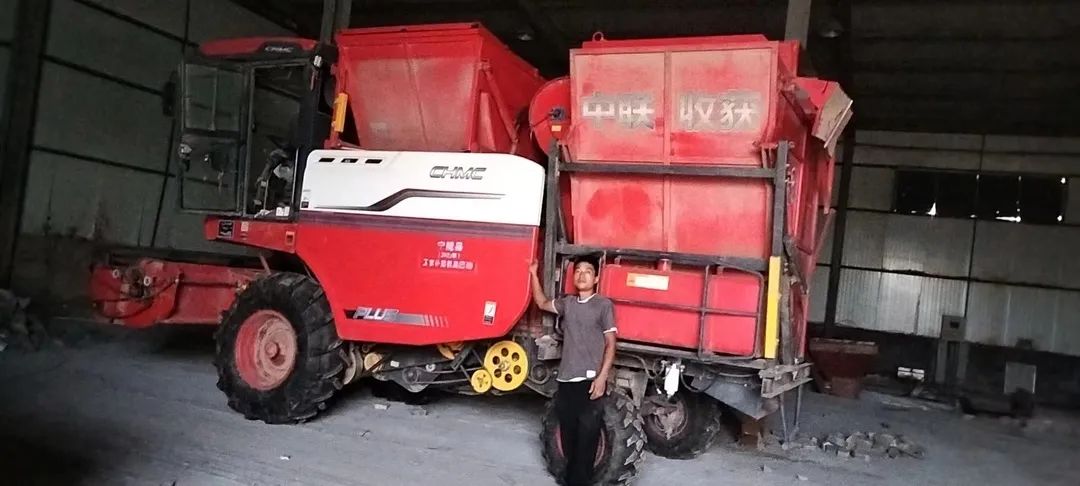 Fang Yongying: My "one-stop" business is inseparable from Zhonglian peanut harvester.(图2) 080102.jpg